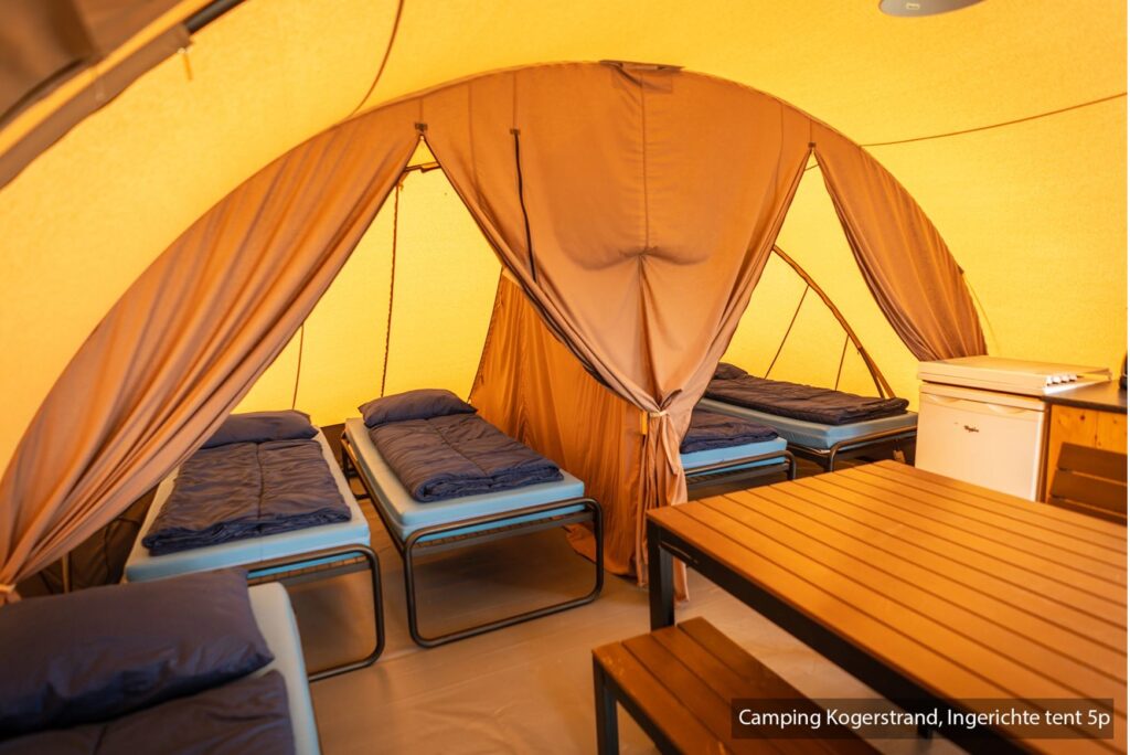 Camping Kogerstrand ingerichte tent slaapkamer